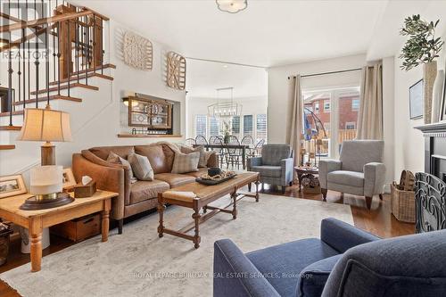 4263 Millcroft Park Drive, Burlington, ON - Indoor Photo Showing Living Room