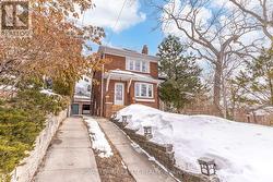 71 SCARBOROUGH ROAD  Toronto, ON M4E 3M4