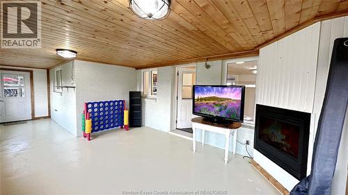 1720 Lakeshore Rd 123, Lakeshore, ON - Indoor With Fireplace