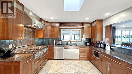 1720 Lakeshore Rd 123, Lakeshore, ON - Indoor Photo Showing Kitchen