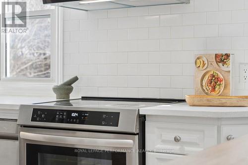 309 Glynn Avenue, Ottawa, ON - Indoor Photo Showing Kitchen With Upgraded Kitchen