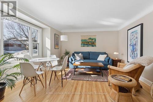 309 Glynn Avenue, Ottawa, ON - Indoor Photo Showing Living Room