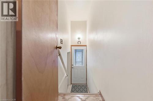 Separate entrance to the basement - 314 Hawkridge Avenue, Hamilton, ON - Indoor Photo Showing Other Room