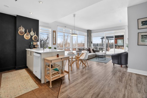 104-155 Ch. Bates  Mont-Royal, QC H3S 1A1