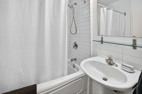 Salle de bains - 5338 Rue St-Denis, Montréal (Le Plateau-Mont-Royal), QC - Indoor Photo Showing Bathroom