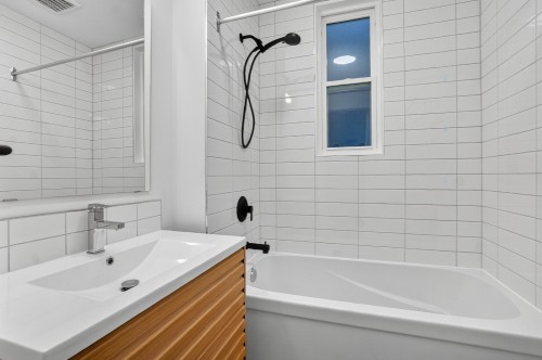 Salle de bains - 5344 Rue St-Denis, Montréal (Le Plateau-Mont-Royal), QC - Indoor Photo Showing Bathroom