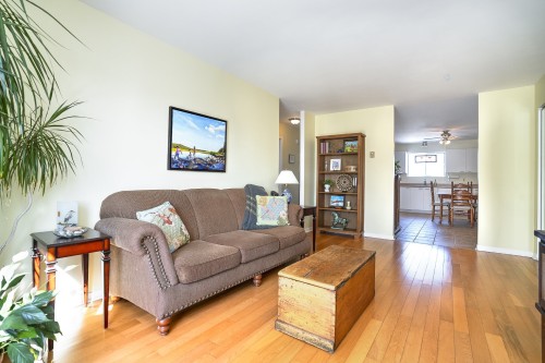 7-1884 Av. Victoria  Longueuil (Greenfield Park), QC J4V 1M5