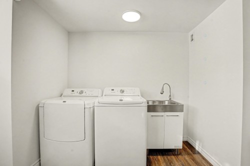 Salle de lavage - 1545 Ch. Canora, Mont-Royal, QC - Indoor Photo Showing Laundry Room
