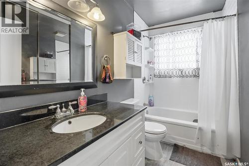 337 Y Avenue S, Saskatoon, SK - Indoor Photo Showing Bathroom