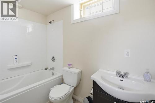 337 Y Avenue S, Saskatoon, SK - Indoor Photo Showing Bathroom