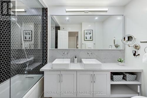801 Eaglemount Crescent, Mississauga, ON - Indoor Photo Showing Bathroom