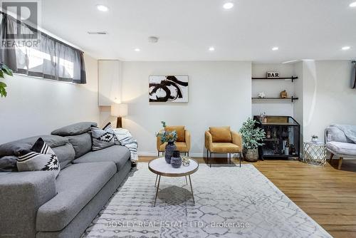 801 Eaglemount Crescent, Mississauga, ON - Indoor Photo Showing Living Room
