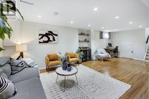 801 Eaglemount Crescent, Mississauga, ON - Indoor Photo Showing Living Room