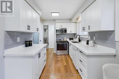 801 Eaglemount Crescent, Mississauga, ON - Indoor Photo Showing Kitchen With Double Sink With Upgraded Kitchen