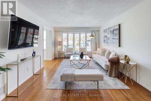 801 Eaglemount Crescent, Mississauga, ON - Indoor Photo Showing Living Room