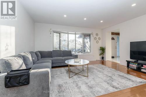 2962 Saint Malo Circle, Mississauga, ON - Indoor Photo Showing Living Room