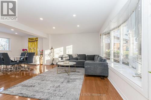 2962 Saint Malo Circle, Mississauga, ON - Indoor Photo Showing Living Room