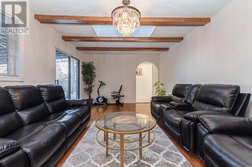 2962 Saint Malo Circle, Mississauga, ON - Indoor Photo Showing Living Room