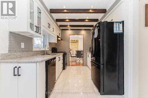 2962 Saint Malo Circle, Mississauga, ON - Indoor Photo Showing Kitchen