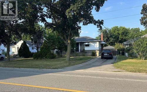 11 JAMES Avenue  Brantford, ON N3S 6Y2