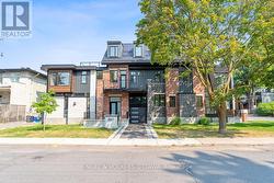 261 DOVERCOURT AVENUE  Ottawa, ON K1Z 5P5