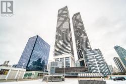 2009 - 138 DOWNES STREET  Toronto, ON M5E 0E4