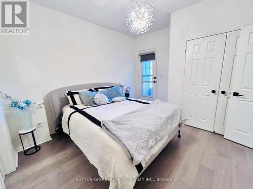 14 Mcgrath Avenue, Richmond Hill, ON - Indoor Photo Showing Bedroom