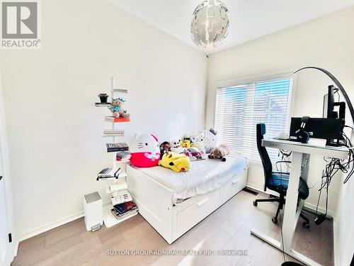 14 Mcgrath Avenue, Richmond Hill, ON - Indoor Photo Showing Bedroom