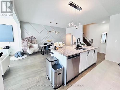 14 Mcgrath Avenue, Richmond Hill, ON - Indoor Photo Showing Kitchen With Double Sink