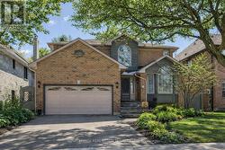 2020 PEAK PLACE  Oakville, ON L6H 5T2
