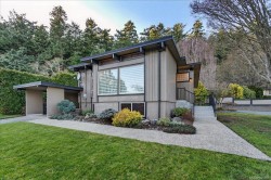 4348 Parkside Cres  Saanich, BC V8N 2C3