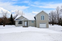 395 Ch. des Outaouais  Pointe-Fortune, QC J0P 1N0
