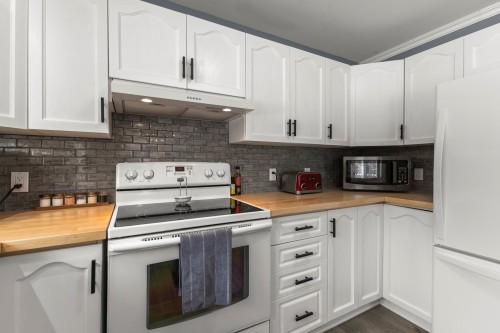 Cuisine - 395 Ch. Des Outaouais, Pointe-Fortune, QC - Indoor Photo Showing Kitchen