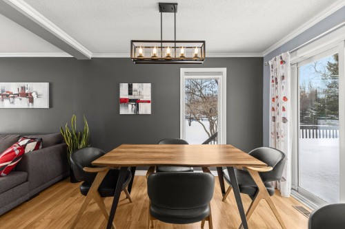 Salle à manger - 395 Ch. Des Outaouais, Pointe-Fortune, QC - Indoor Photo Showing Dining Room