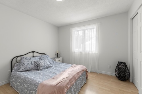 Chambre à coucher - 395 Ch. Des Outaouais, Pointe-Fortune, QC - Indoor Photo Showing Bedroom