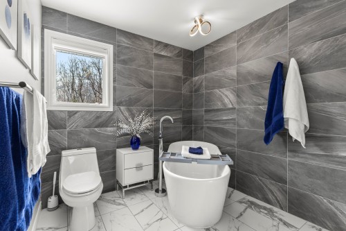 Salle de bains - 395 Ch. Des Outaouais, Pointe-Fortune, QC - Indoor Photo Showing Bathroom