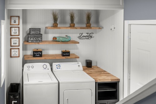 Salle de lavage - 395 Ch. Des Outaouais, Pointe-Fortune, QC - Indoor Photo Showing Laundry Room