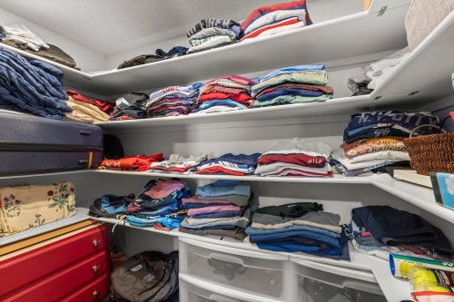 Penderie (Walk-in) - 395 Ch. Des Outaouais, Pointe-Fortune, QC - Indoor With Storage