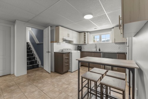 Cuisine - 395 Ch. Des Outaouais, Pointe-Fortune, QC - Indoor Photo Showing Kitchen