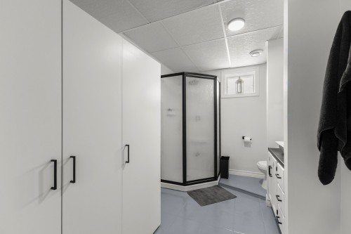Salle de bains - 395 Ch. Des Outaouais, Pointe-Fortune, QC - Indoor Photo Showing Other Room