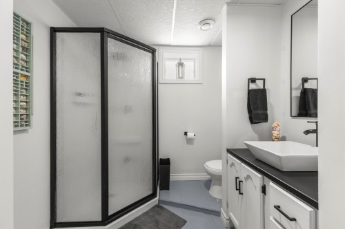 Salle de bains - 395 Ch. Des Outaouais, Pointe-Fortune, QC - Indoor Photo Showing Bathroom