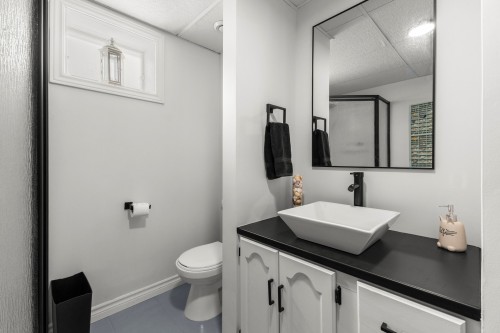 Salle de bains - 395 Ch. Des Outaouais, Pointe-Fortune, QC - Indoor Photo Showing Bathroom
