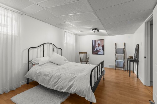 Chambre à coucher - 395 Ch. Des Outaouais, Pointe-Fortune, QC - Indoor Photo Showing Bedroom