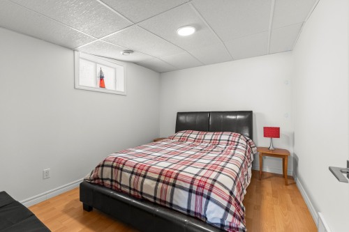 Chambre à coucher - 395 Ch. Des Outaouais, Pointe-Fortune, QC - Indoor Photo Showing Bedroom