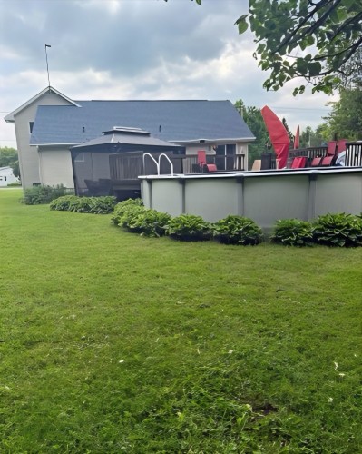 Cour - 395 Ch. Des Outaouais, Pointe-Fortune, QC - Outdoor With Above Ground Pool