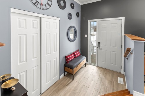 Entrée extérieure - 395 Ch. Des Outaouais, Pointe-Fortune, QC - Indoor Photo Showing Other Room