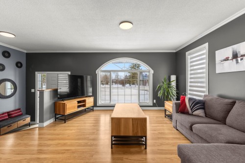 Salon - 395 Ch. Des Outaouais, Pointe-Fortune, QC - Indoor Photo Showing Living Room