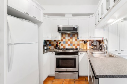 Kitchen - 4541 Av. Royal, Montréal (Côte-Des-Neiges/Notre-Dame-De-Grâce), QC - Indoor Photo Showing Kitchen With Double Sink