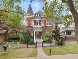 719 VICTORIA Avenue  Windsor, ON N9A 4N3