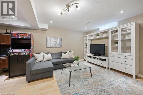 536 Westvale Drive, Waterloo, ON - Indoor Photo Showing Living Room